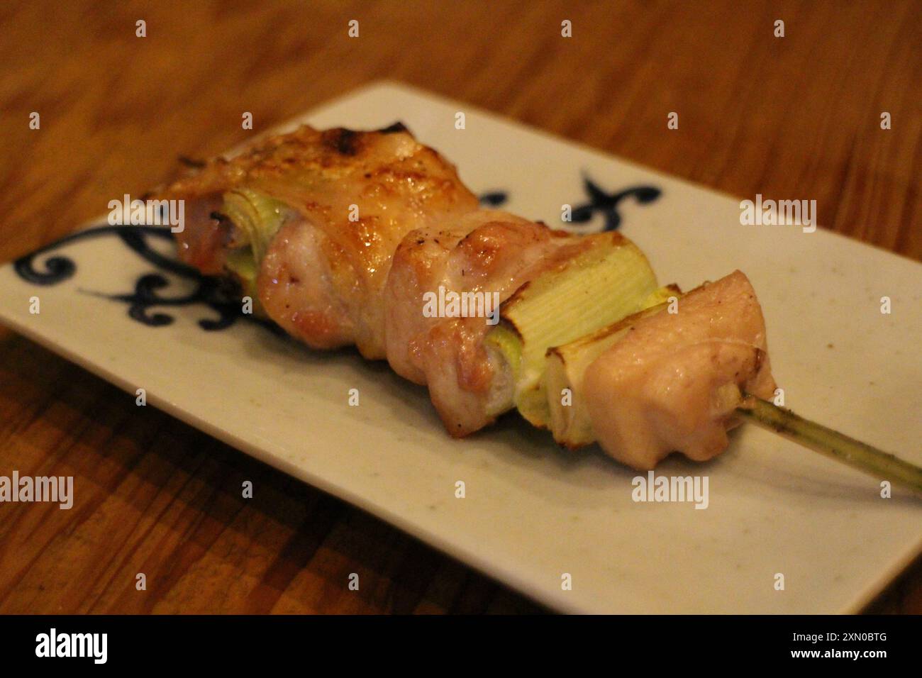 Yakitori : Negima (pollo e cipolla primaverile) a Kyoto, Giappone Foto Stock