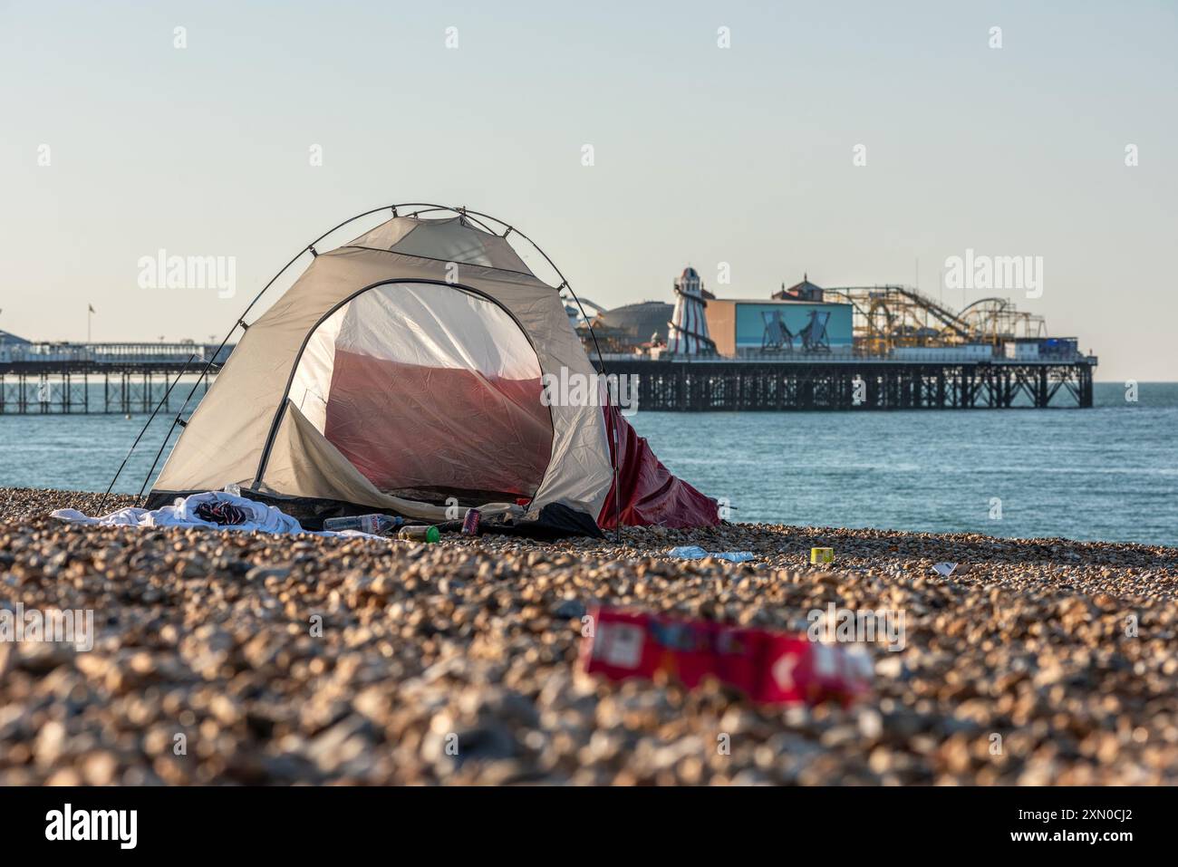 Brighton, 29 luglio 2024: Cucciolata sulla spiaggia di Brighton la mattina dopo uno dei giorni più caldi e frequentati dell'anno Foto Stock