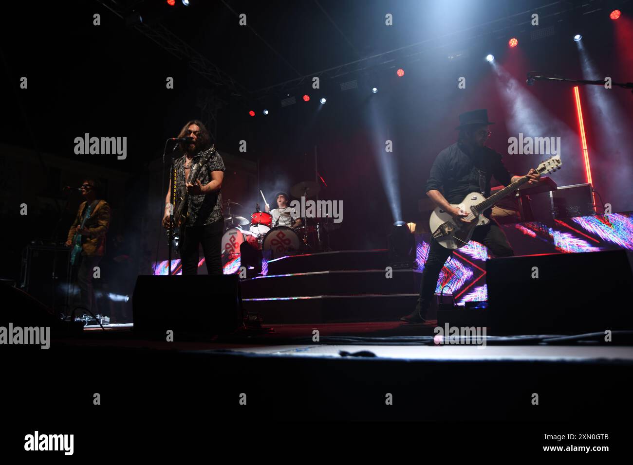 30 luglio 2024, Vallo della Lucania, Italia: Il gruppo rock e pop italiano le vibrazioni si esibisce dal vivo a Vallo della Lucania, Salerno, Italia per il loro ''Summer Tour 2024' (Credit Image: © Mariano Montella/Pacific Press via ZUMA Press Wire) SOLO PER USO EDITORIALE! Non per USO commerciale! Foto Stock