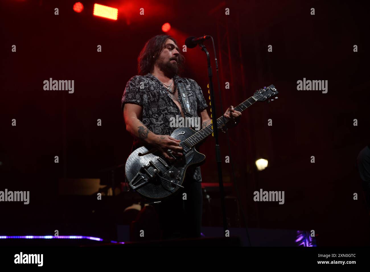 30 luglio 2024, Vallo della Lucania, Italia: Il gruppo rock e pop italiano le vibrazioni si esibisce dal vivo a Vallo della Lucania, Salerno, Italia per il loro ''Summer Tour 2024' (Credit Image: © Mariano Montella/Pacific Press via ZUMA Press Wire) SOLO PER USO EDITORIALE! Non per USO commerciale! Foto Stock