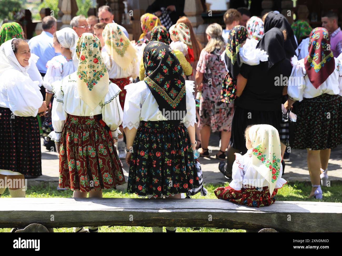 Barsana, un monastero ortodosso attivo con molti edifici pittoreschi tutti in legno, a Maramures, nel nord della Romania. Foto Stock