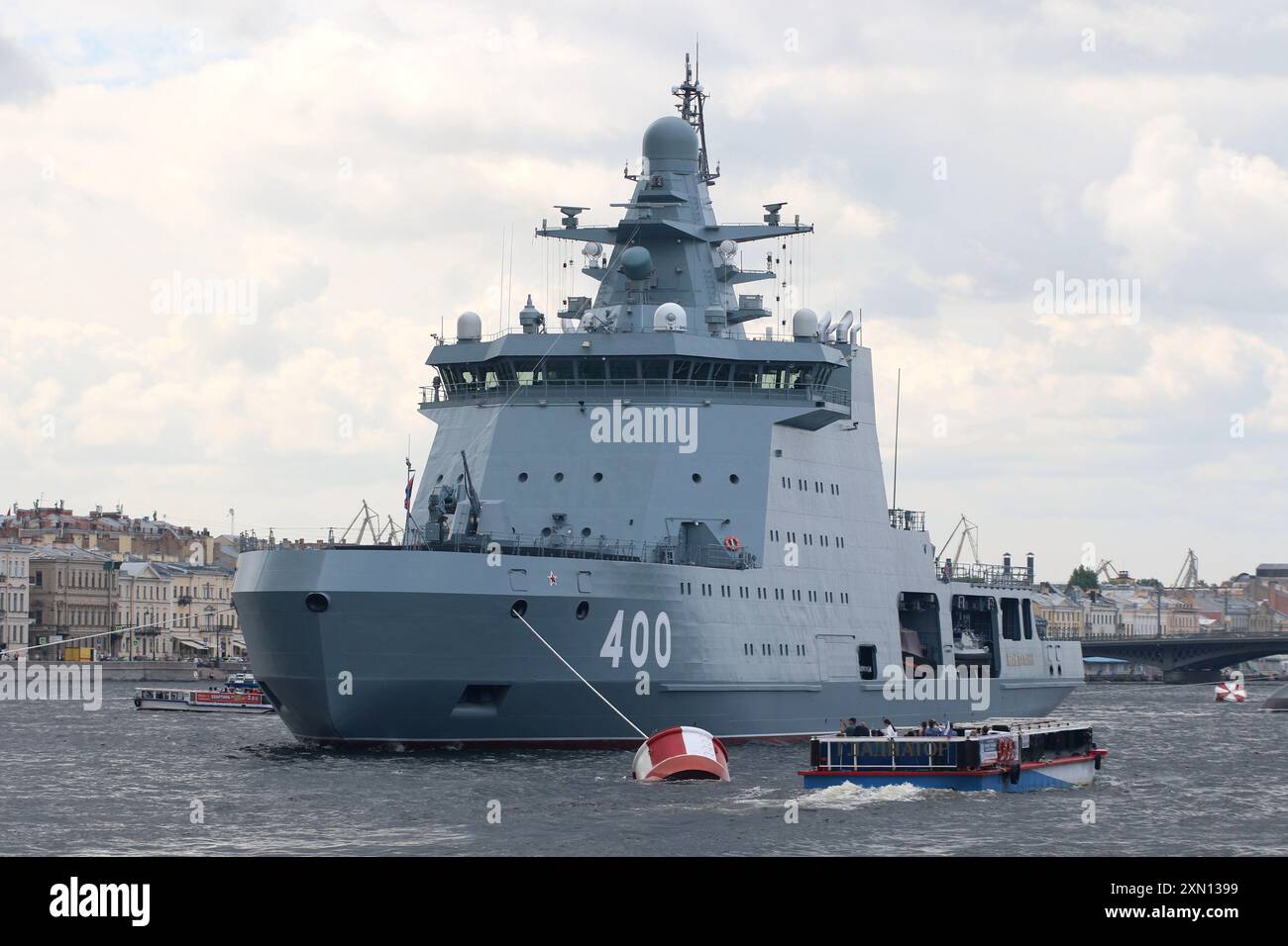 San Pietroburgo, Russia. 30 luglio 2024. La pattuglia russa Ivan Papanin si trova ormeggiata dopo la parata navale principale sul fiume Neva a San Pietroburgo, Russia. (Foto di Maksim Konstantinov/SOPA Images/Sipa USA) credito: SIPA USA/Alamy Live News Foto Stock