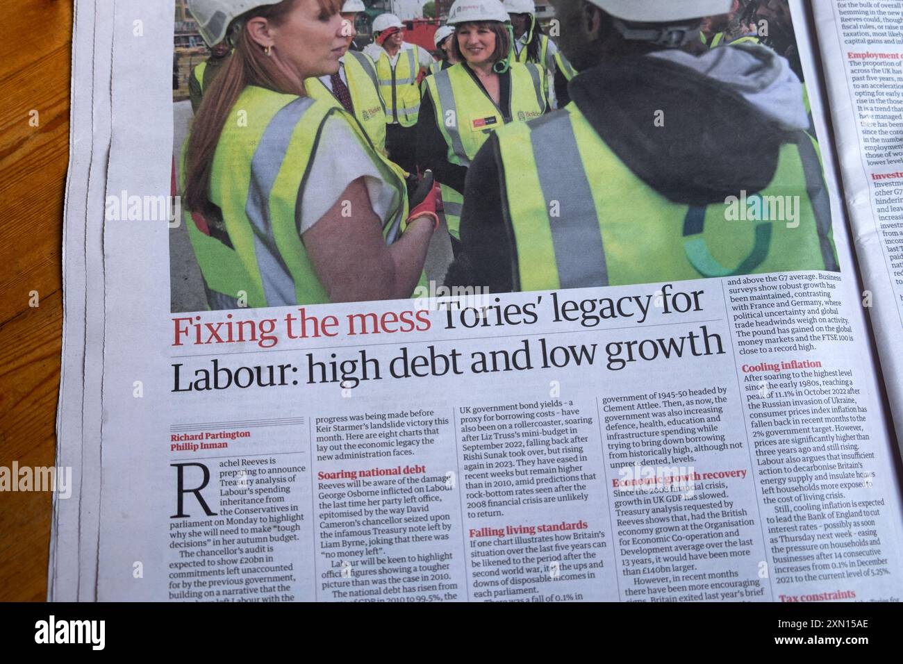 "Fixing the Mess Tories" legacy for Labour: High debt and low growth" (come risolvere il problema dei Tories) titolo del quotidiano britannico Economy articolo 27 luglio 2024 Londra Regno Unito Foto Stock