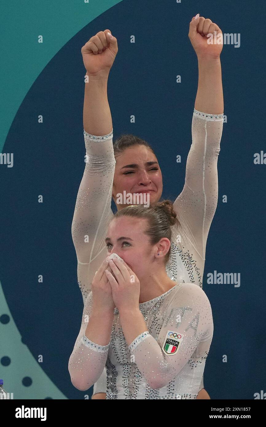 Parigi, Francia. 30 luglio 2024. L'emozione degli atleti italiani per la medaglia d'argento al termine della finale di ginnastica artistica a squadre femminile alle Olimpiadi estive 2024, martedì 30 luglio 2024, a Parigi, Francia. (Foto di Spada/LaPresse) credito: LaPresse/Alamy Live News Foto Stock