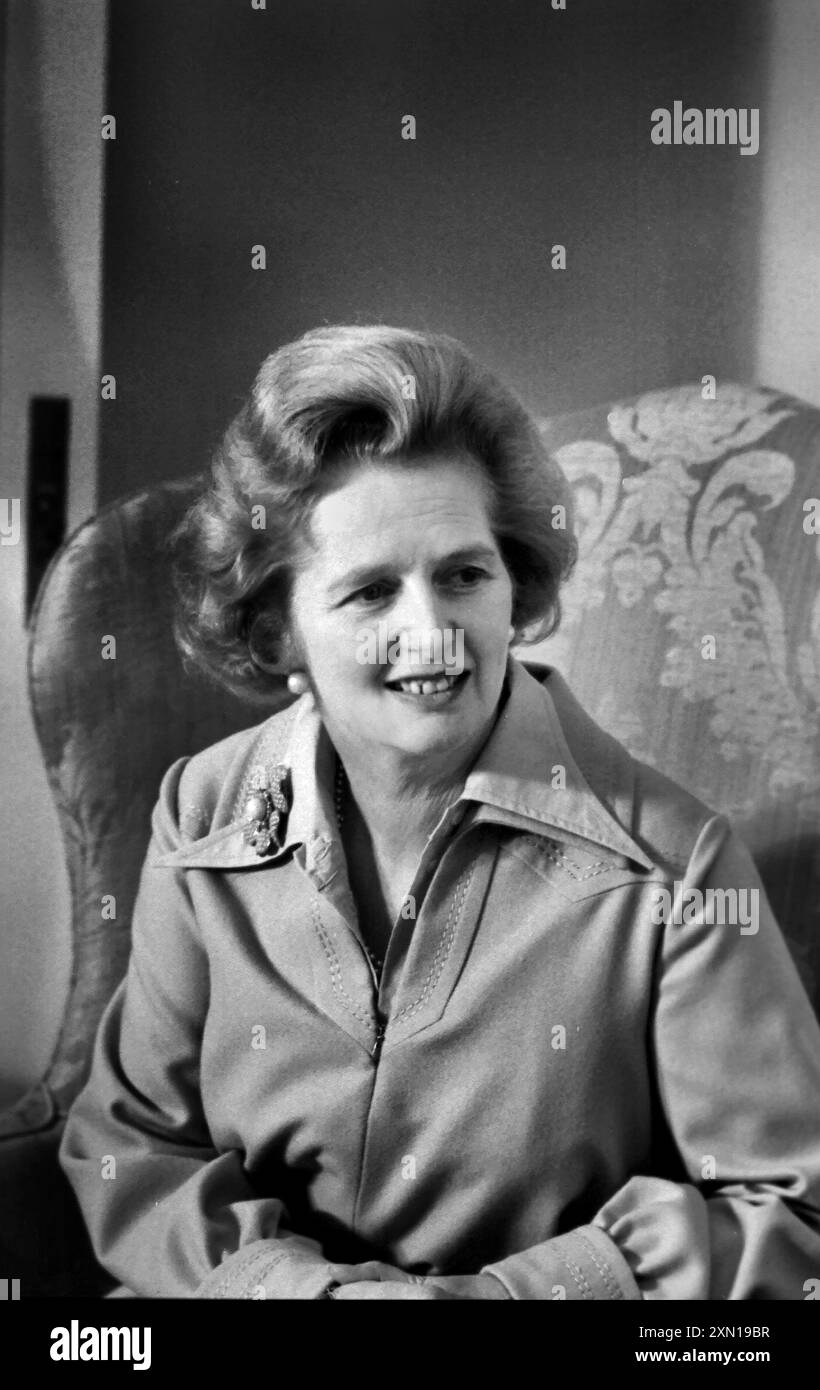 Leader del Partito Conservatore britannico e leader dell'opposizione Margaret Thatcher, Half-length portrait, Marion K. Trikosko, U.S. News & World Report Magazine Photograph Collection, settembre 1975 Foto Stock