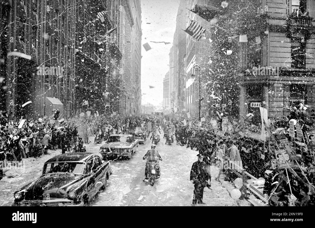 Ticker tape Parade a Broadway durante la manifestazione repubblicana per il candidato presidenziale repubblicano statunitense Richard Nixon, New York City, New York, USA, Marion K. Trikosko, U.S. News & World Report Magazine Photography Collection, 2 novembre 1960 Foto Stock