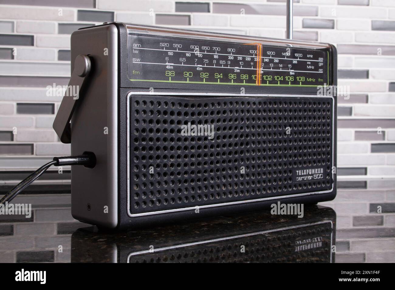 Telefunken Partner 500 radio portatile angolata in basso Foto Stock