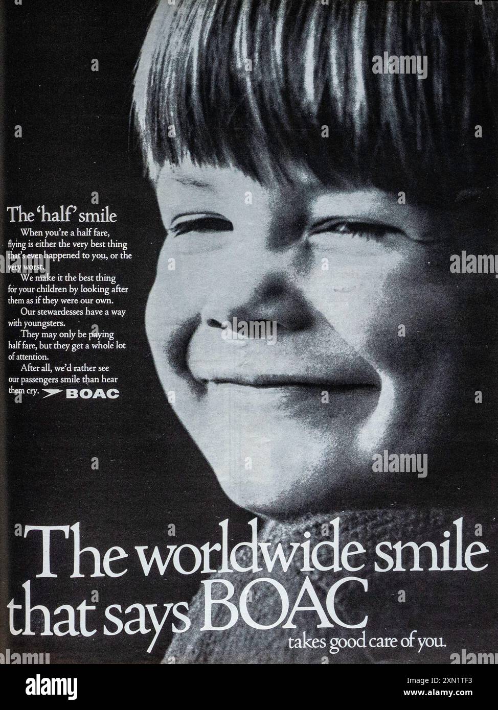 Una pubblicità vintage del 1970 per la compagnia aerea BOAC che mette in evidenza la loro cura per i bambini e la tariffa a metà prezzo. Foto Stock