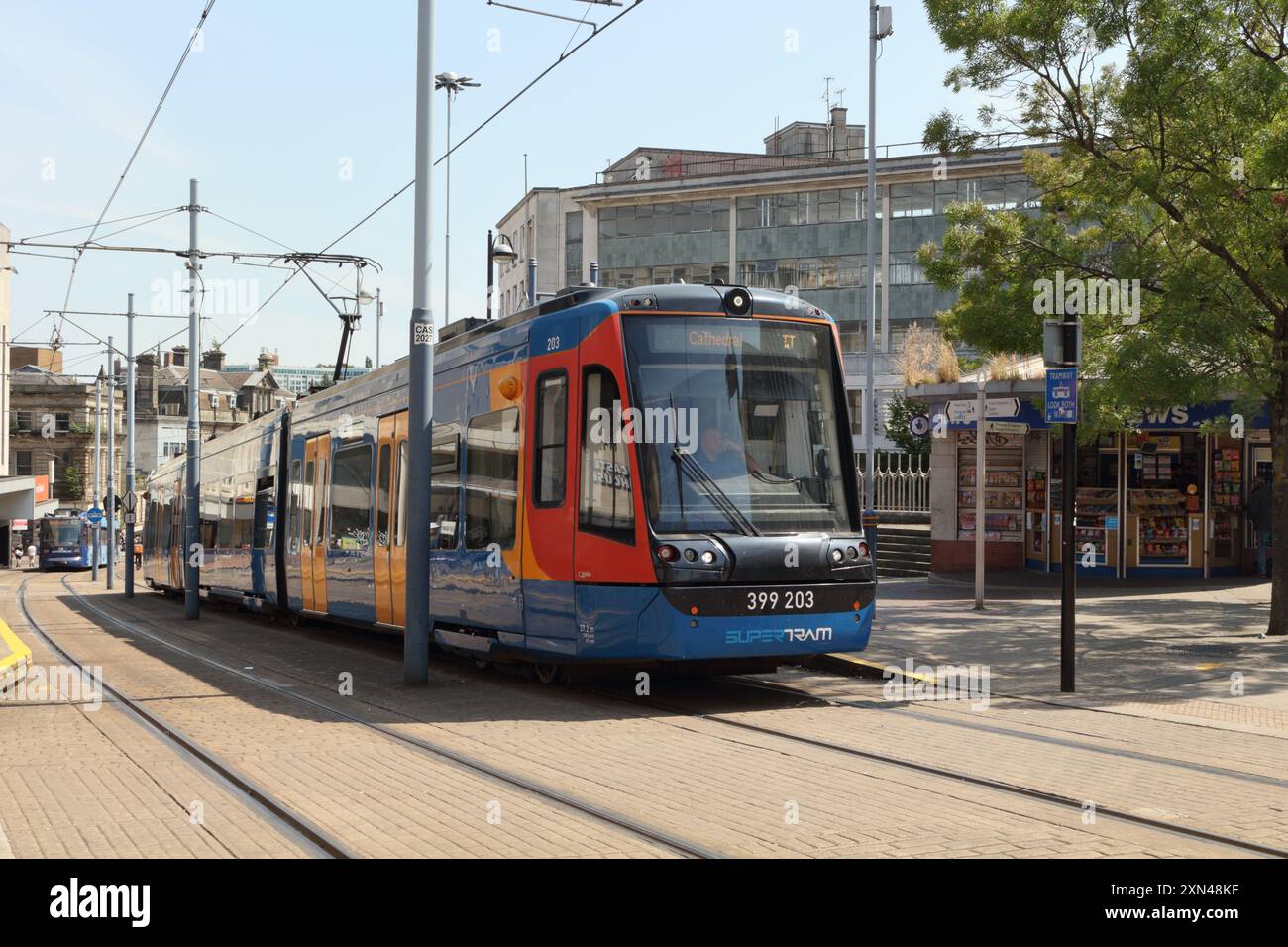 Sheffield City Center Supertram, trasporto urbano Inghilterra rete metropolitana leggera Regno Unito trasporto pubblico tram classe 399 Foto Stock