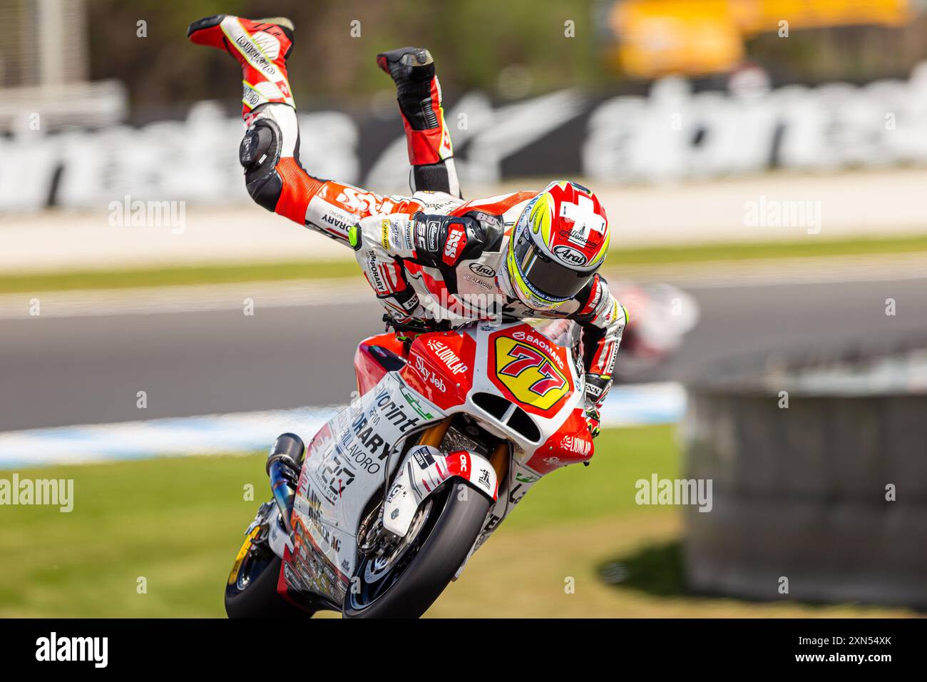 Circuito australiano di Phillip Island. 26 ottobre, 2019. Dominique Aegerter (77) a cavallo per il Forward Racing Team (CHE) mantiene durante le prove libere 4 al Promac Generac Australian MotoGP. Credito: Dave Hewison/Alamy Live News Foto Stock