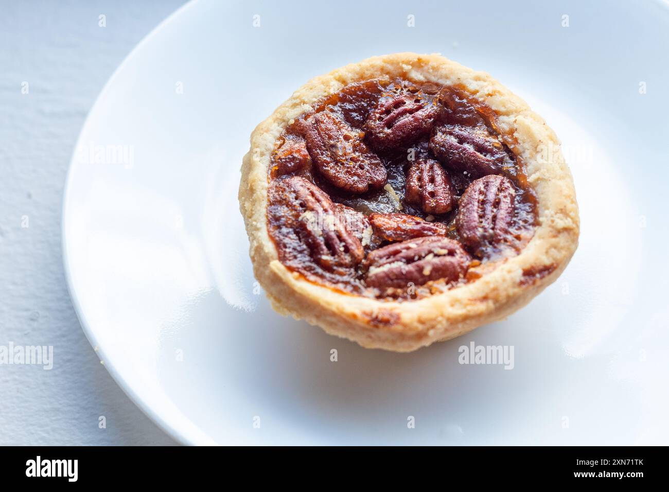 Crostata di noci pecan al burro, un popolare dessert canadese Foto Stock