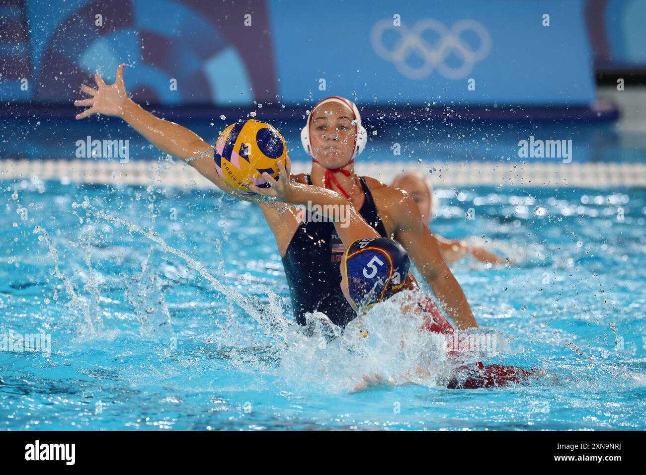 Parigi, Ile de France, Francia. 29 luglio 2024. Maggie Steffens (6), pilota statunitense durante la partita tra Stati Uniti e Spagna nella pallanuoto femminile del gruppo B, giocata durante i Giochi Olimpici estivi di Parigi 2024 all'Aquatics Centre. (Credit Image: © David G. McIntyre/ZUMA Press Wire) SOLO PER USO EDITORIALE! Non per USO commerciale! Foto Stock