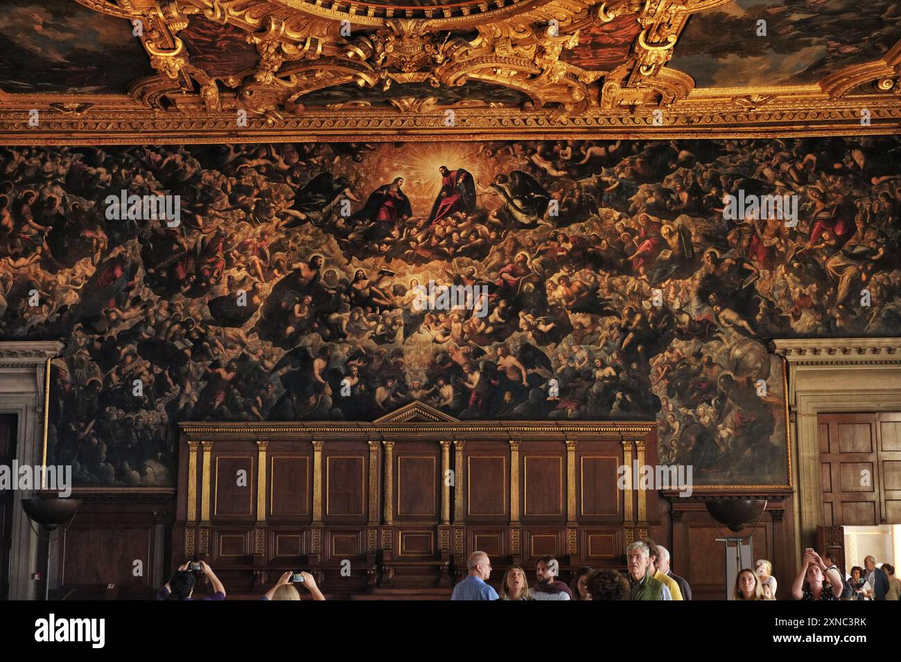 Il Paradiso, grande dipinto ad olio di Tintoretto (Jacopo Robusti) nella sala principale, sala del grande Consiglio del Palazzo dei Dogi, Venezia, Italia Foto Stock