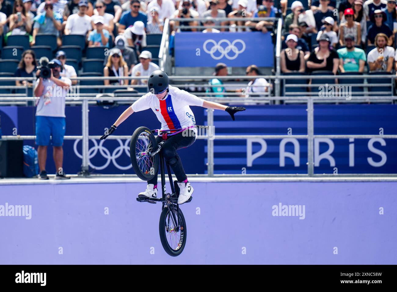 Parigi, Francia. 31 luglio 2024. Iveta Miculycova della Repubblica Ceca partecipa alle finali femminili del Freestyle BMX ai Giochi Olimpici di Parigi, in Francia, il 31 luglio 2024. Crediti: Ondrej Deml/CTK Photo/Alamy Live News Foto Stock