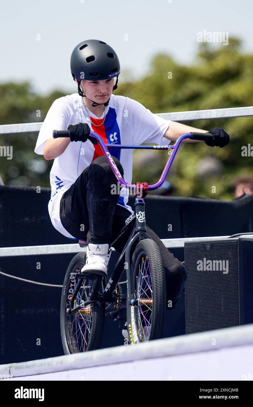 Parigi, Francia. 31 luglio 2024. Iveta Miculycova della Repubblica Ceca partecipa alle finali femminili del Freestyle BMX ai Giochi Olimpici di Parigi, in Francia, il 31 luglio 2024. Crediti: Ondrej Deml/CTK Photo/Alamy Live News Foto Stock