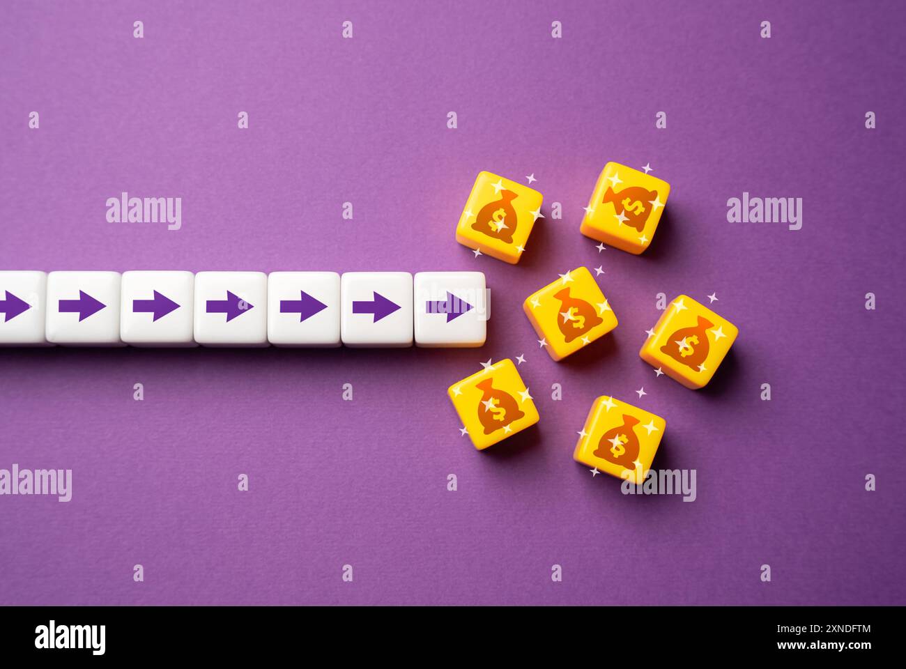 Venite alla ricchezza e alla prosperità. Creare un percorso verso il successo finanziario e il benessere generale. Sviluppare prodotti o servizi innovativi che soddisfino Marke Foto Stock