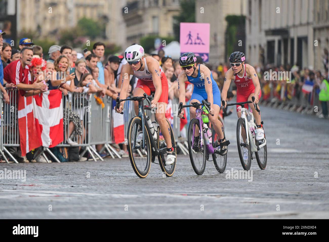 Verena Steinhauser dell'Italia durante il Triathlon olimpico di Parigi il 31 luglio 2024 a Parigi, Francia crediti: Tiziano Ballabio/Alamy Live News Foto Stock