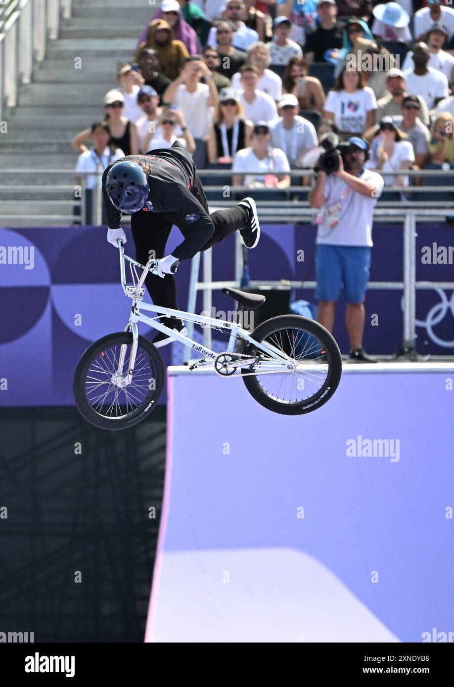 31 luglio 2024; Giochi Olimpici di Parigi, lo Stadio BMX di Saint-Quentin-en-Yvelines, Parigi, Francia, 5° giorno; Mens BMX Freestyle Final, Kieran Reilly della Gran Bretagna in azione Credit: Action Plus Sports Images/Alamy Live News Foto Stock