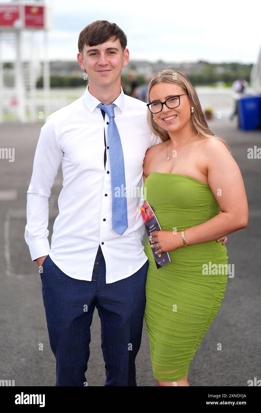 I piloti Shane o'Neill e Sophie Slattery durante il Galway Races Summer Festival all'ippodromo di Galway. Data foto: Mercoledì 31 luglio 2024. Foto Stock