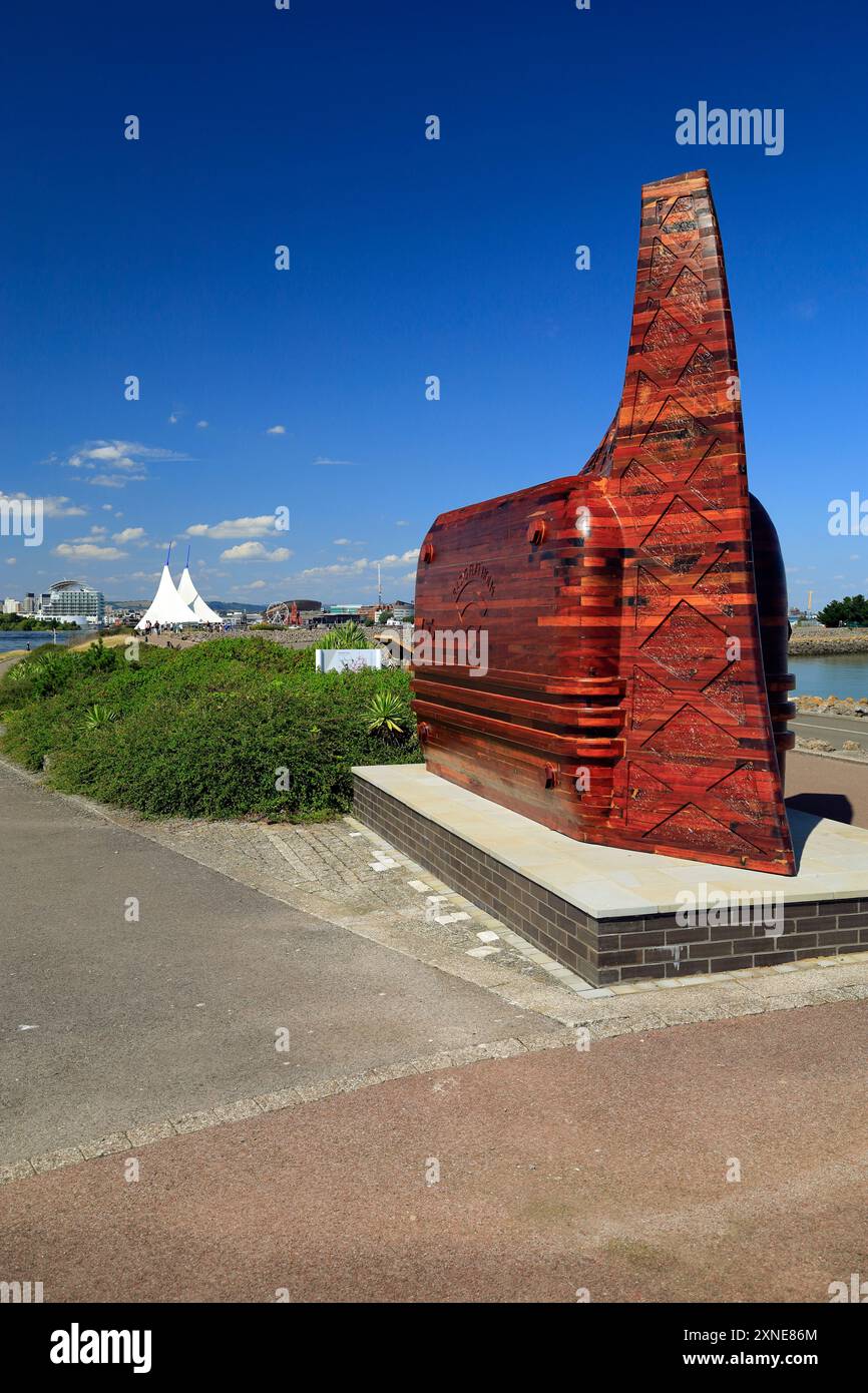 La scultura radio Flat Holm, progettata da Glenn Davidson. Celebra la prima trasmissione radio wireless in mare aperto di Guglielmo Marconi. Foto Stock