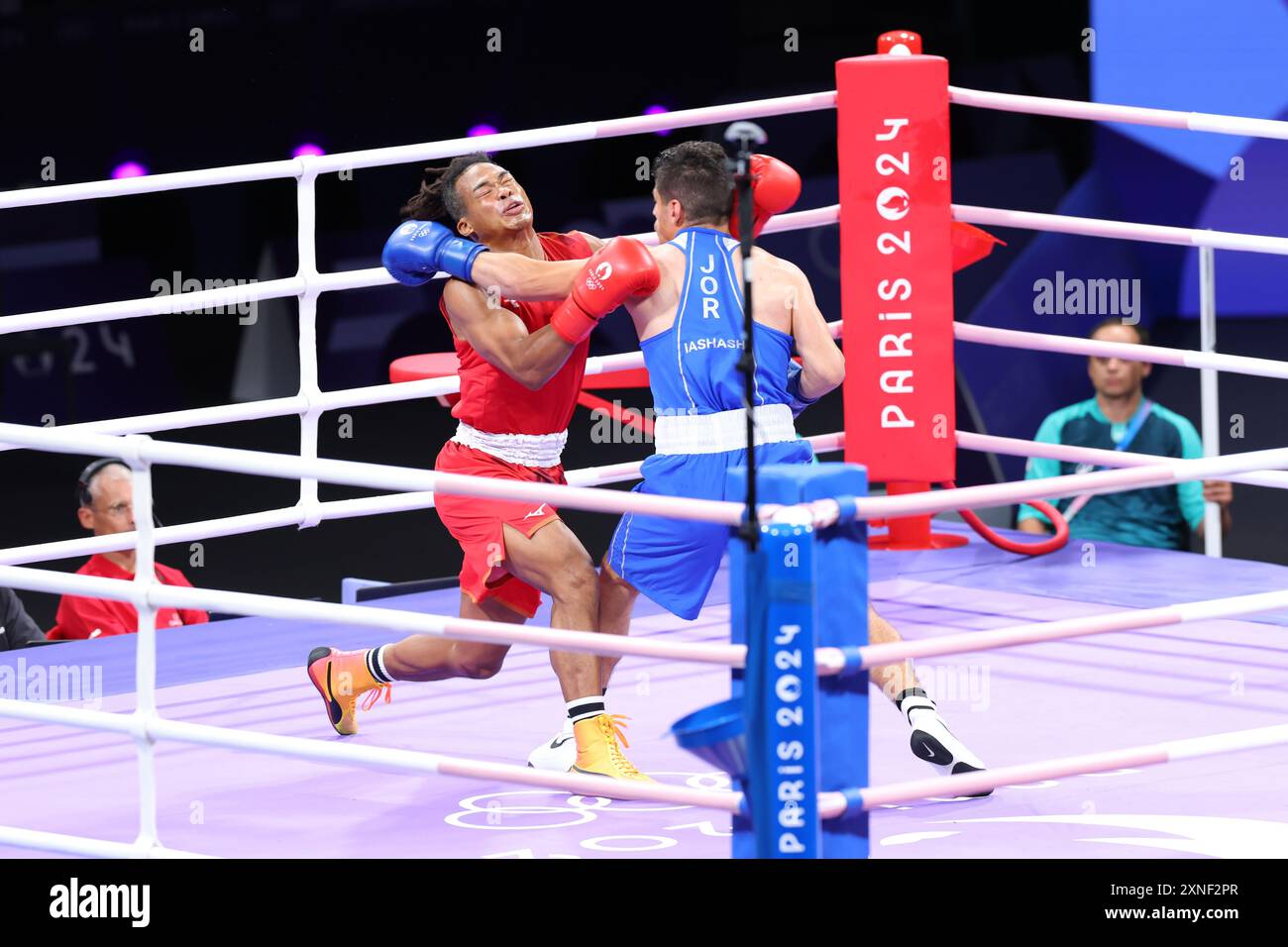 Villepinte, Francia. 31 luglio 2024. (L-R) Sewon Okazawa (JPN), EASHASH Zeyad (JOR) pugilato : uomini 71 kg turno di 16 durante i Giochi Olimpici di Parigi 2024 alla North Paris Arena di Villepinte, Francia . Crediti: Yohei Osada/AFLO SPORT/Alamy Live News Foto Stock