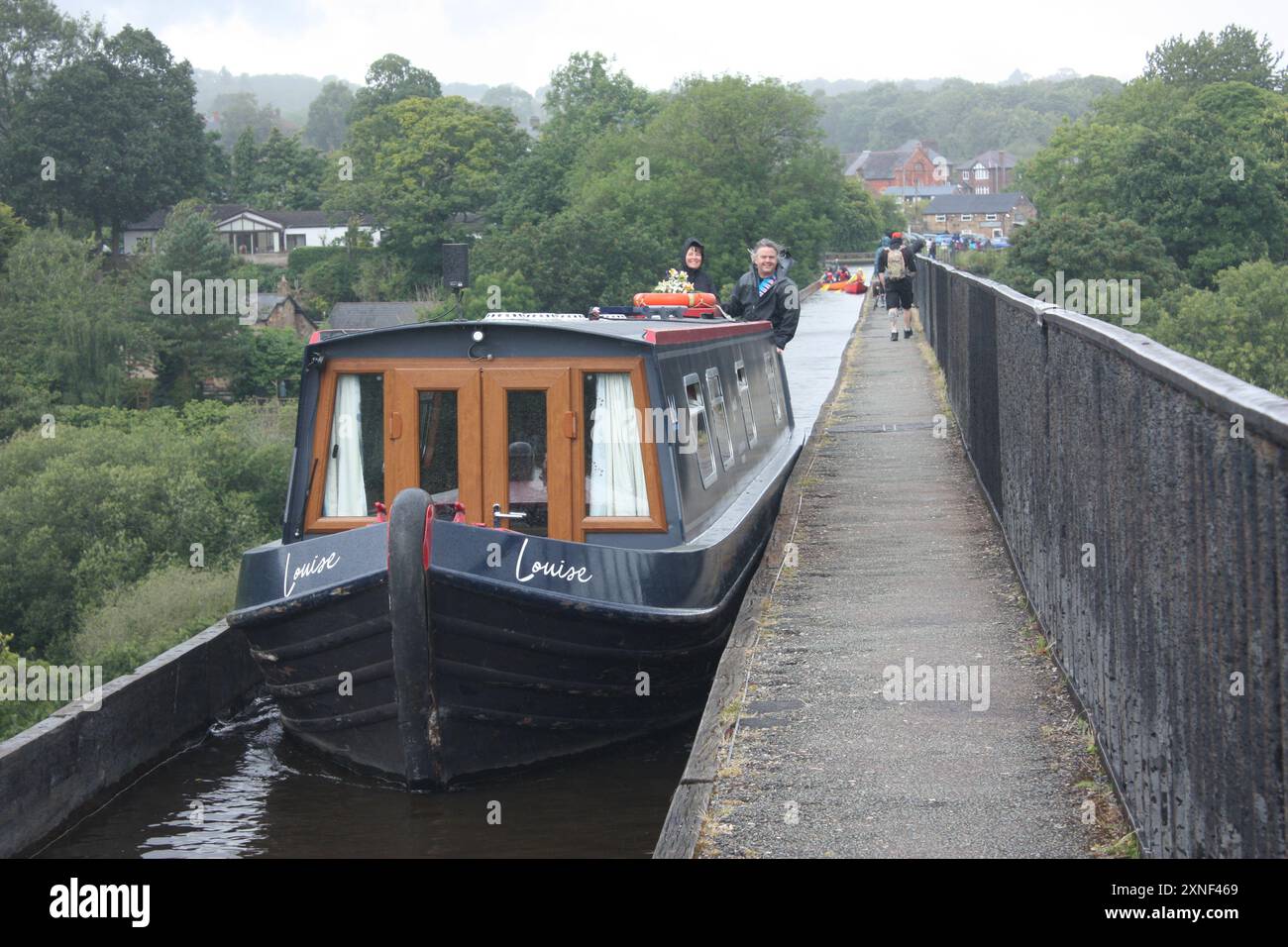 L'acquedotto Pontcysyllte è un acquedotto navigabile che trasporta il canale Llangollen attraverso il fiume Dee nella vale of Llangollen nel Galles nordorientale Foto Stock