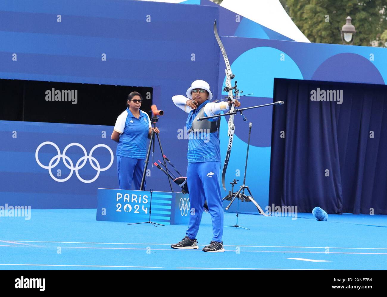 Parigi, Ile de France, Francia. 30 luglio 2024. Olimpiadi di Parigi 2024: Dipika Kumari, il miglior arciere dell'India, ha concluso 23° nella classifica individuale femminile alle Olimpiadi di Parigi 2024. Questo risultato segna la sua posizione più bassa di sempre in classifica ai Giochi Olimpici. Nonostante ciò, è avanzata ai turni di eliminazione, dove affronterà l'estone Reena Parnat nel turno di eliminazione 1/32 il 31 luglio. (Credit Image: © Seshadri Sukumar/ZUMA Press Wire) SOLO PER USO EDITORIALE! Non per USO commerciale! Foto Stock