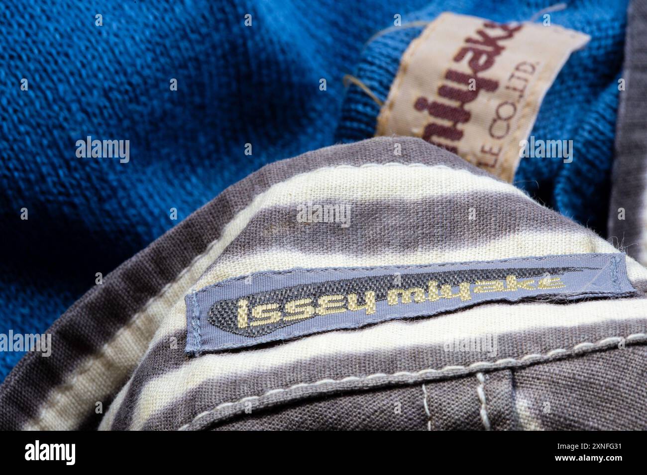 Primo piano dell'etichetta di abbigliamento Issey Miyake vintage, anni '1980 Foto Stock