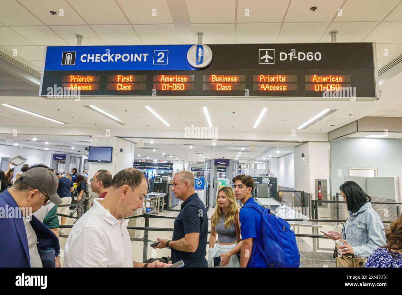 Miami, Florida, Aeroporto Internazionale di Miami, terminal interno interno, controllo di sicurezza TSA Checkpoint, American Airlines, business pr di prima classe Foto Stock