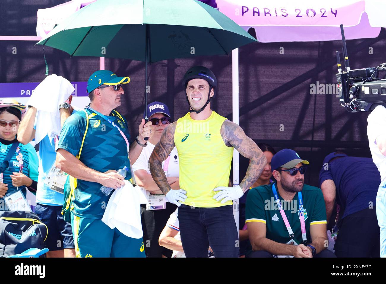 Parigi, Francia, 31 luglio 2024. Logan Martin dell'Australia reagisce dopo una caduta durante le Olimpiadi di Parigi 2024 Cycling BMX Freestyle Final alla Concorde 2 il 31 luglio 2024 a Parigi, Francia. Crediti: Pete Dovgan/Speed Media/Alamy Live News Foto Stock