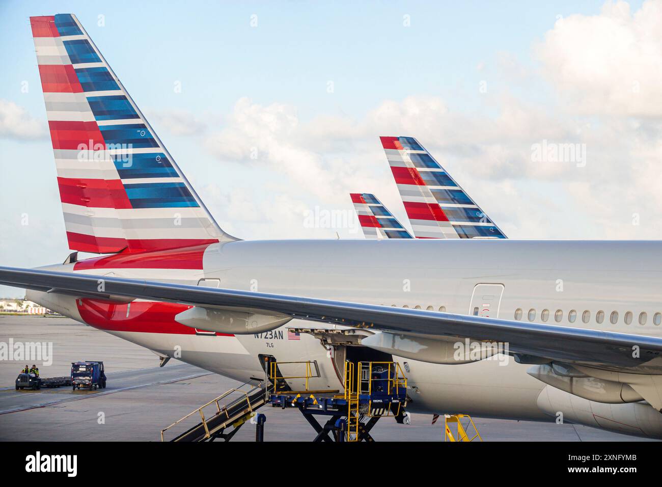 Miami, Florida, aeroporto internazionale di Miami, all'interno dell'area interna del terminal dell'atrio, asfalto American Airlines, aereo di linea commerciale j Foto Stock