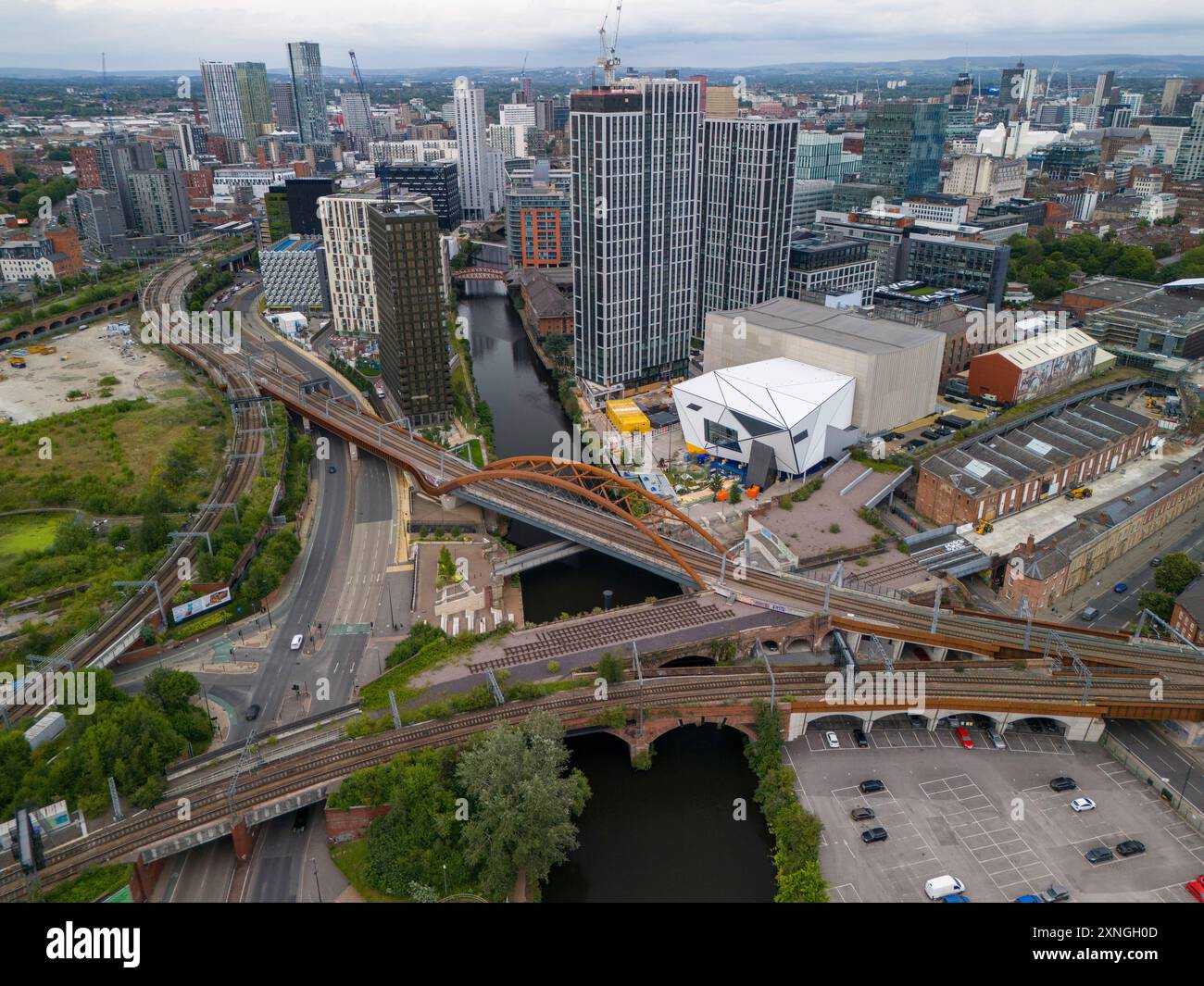 Vista aerea sul fiume Irwell e sui paesaggi urbani di Manchester/Salford Foto Stock