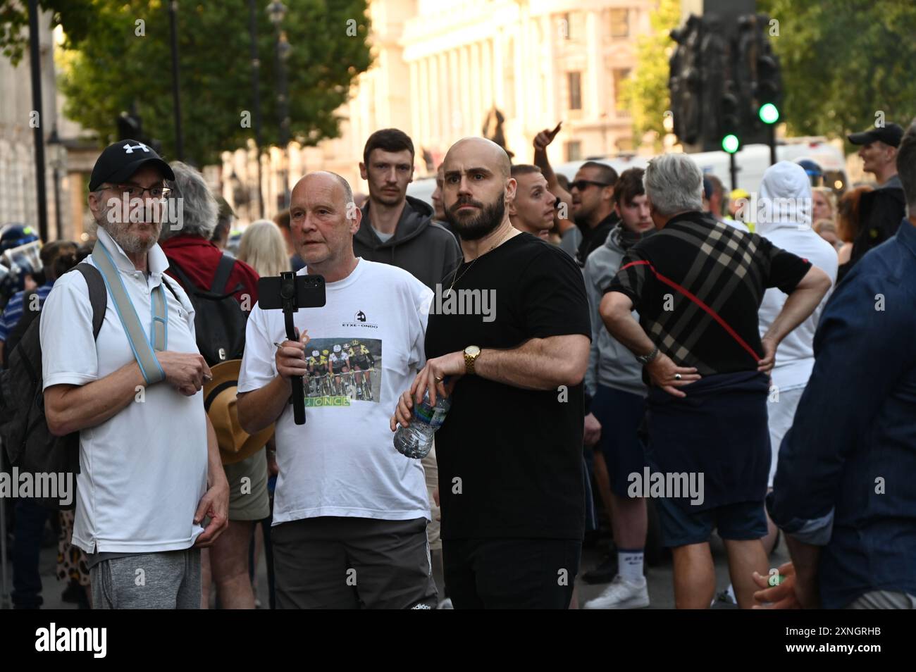 LONDRA, INGHILTERRA - LUGLIO 31 2024: Nick Tenconi del Turning Point UK partecipa alla protesta in seguito all'incidente di pugnalatura a Southport fuori Downing Street. I manifestanti arrabbiati non sono del tutto sbagliati. Sui crimini coltellati e i migranti violenti. Quali manifestanti stanno esprimendo la loro intenzione di colpire i bambini locali e le bande di sposi nel Regno Unito? Non è giusto proteggere i propri figli? E' un peccato che il Regno Unito sia diventato un paese che opprime tutte le comunità, rendendo impossibile la pace. Ogni comunità e individuo è giudicato dalla loro apparizione a Londra, nel Regno Unito. (Foto di SEE li/Picture Capital) Foto Stock