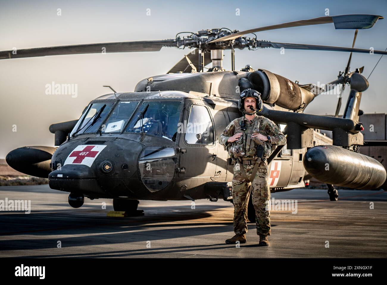 I paracadutisti assegnati a Charlie Company, 3-82 General Support Aviation Battalion, 82nd Combat Aviation Brigade, 82nd Airborne Division, rappresentano ritratti sulla base aerea di al Asad, Iraq, 1 maggio 2024. La 82nd Combat Aviation Brigade schierata a sostegno dell'operazione Inherent Resolve. (Foto dell'esercito degli Stati Uniti del sergente Vincent Levelev) Foto Stock