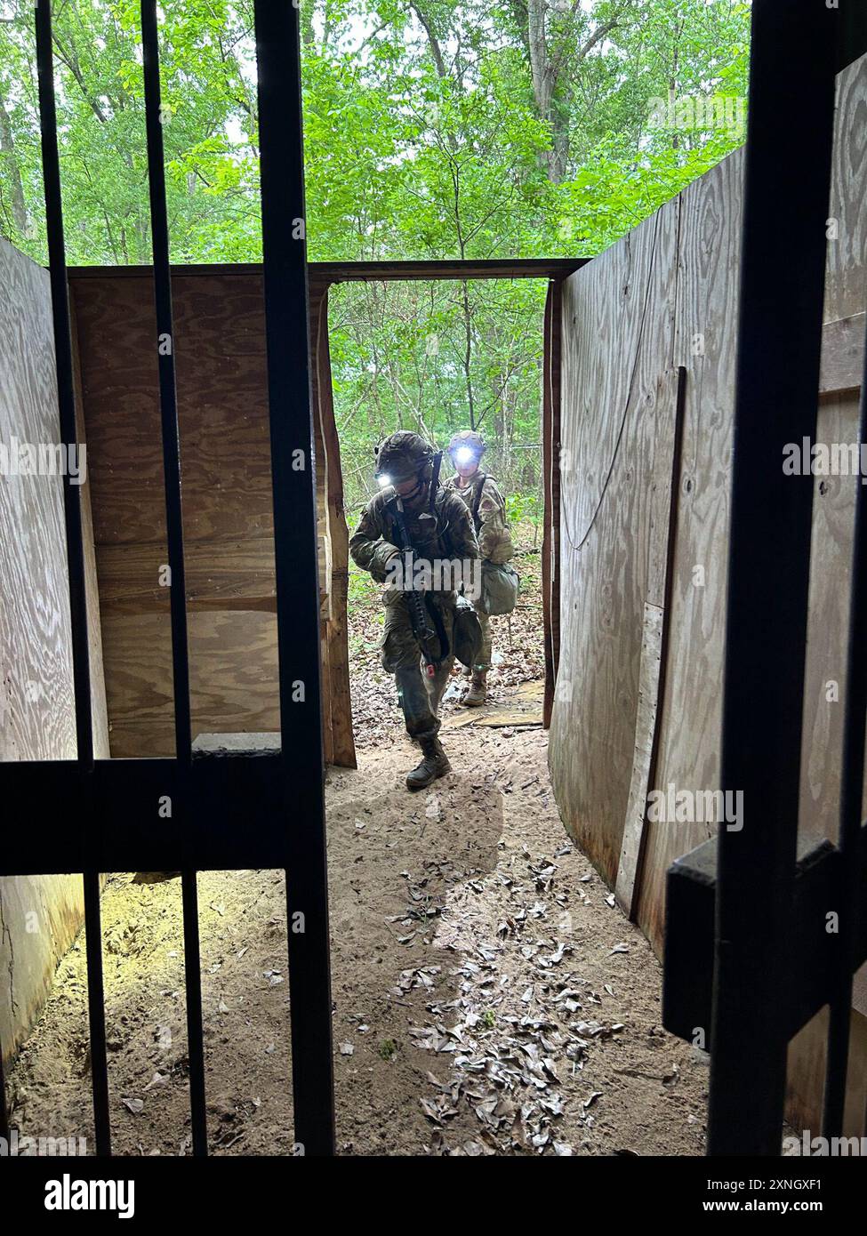 Il 168° team di gestione delle emergenze degli ingegneri civili ha preso parte al personale specializzato e alle attrezzature dell'Air National Guard per il corso austero di ricognizione e sorveglianza (SPEARS) presso il Fort Chaffee Maneuver Training Center. Il corso SPEARS incorpora gli aviatori negli obiettivi strategici dell'Air Force, con enfasi sulla concorrenza e la deterrenza contro gli avversari. SPEARS è un corso di una settimana sviluppato dai 188 responsabili delle emergenze per ampliare le operazioni sul campo della carriera EM in un ambiente di combattimento degradato. Il corso è stato sviluppato in risposta alla natura in continua evoluzione della modalità Foto Stock