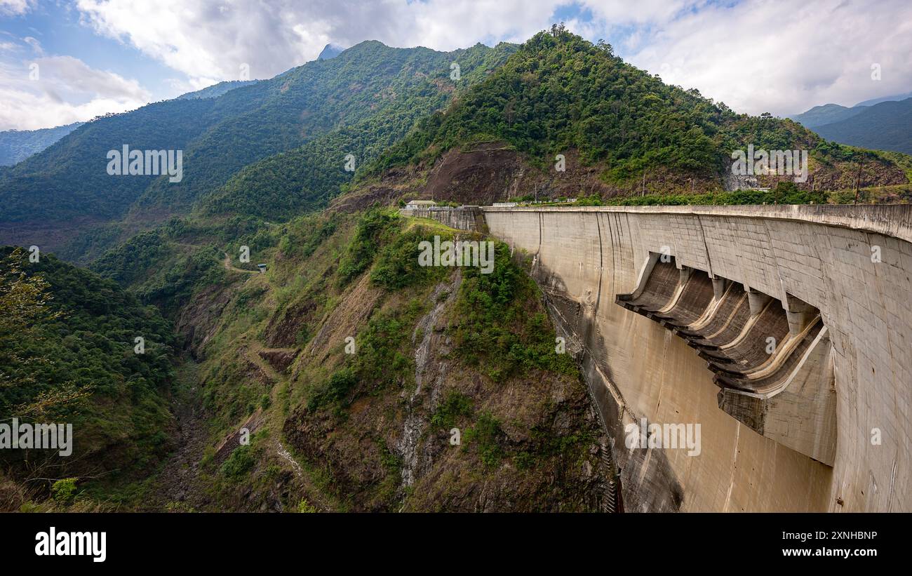 Diga della più grande centrale idroelettrica del Vietnam, Nam Chien, Nam Pam, Son la, Vietnam del Nord. Foto Stock