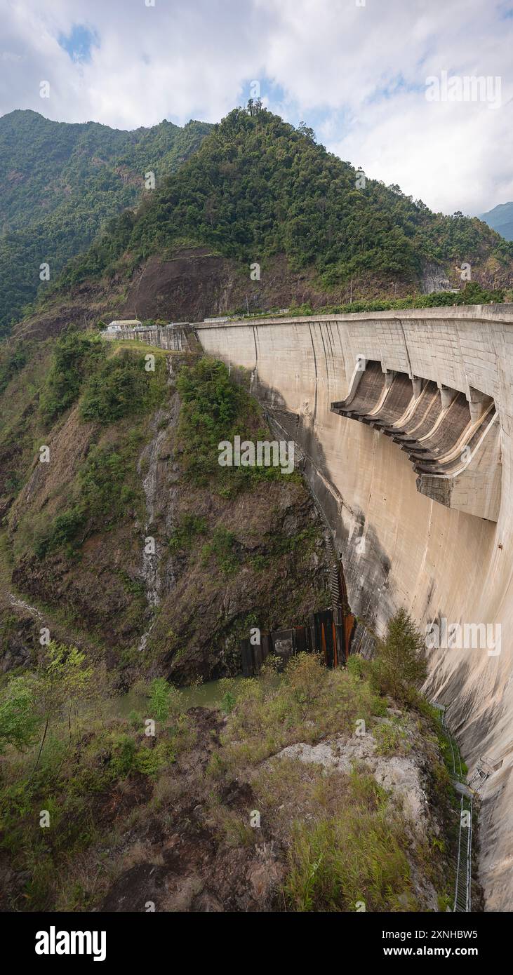 Diga della più grande centrale idroelettrica del Vietnam, Nam Chien, Nam Pam, Son la, Vietnam del Nord. Foto Stock
