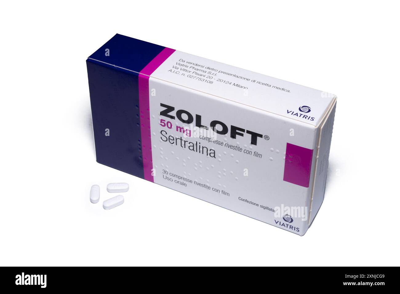 Carrara, Italia - 1 agosto 2024 - pacchetto compresse Zoloft, antidepressivo a base di sertralina prodotto da Pfizer Foto Stock