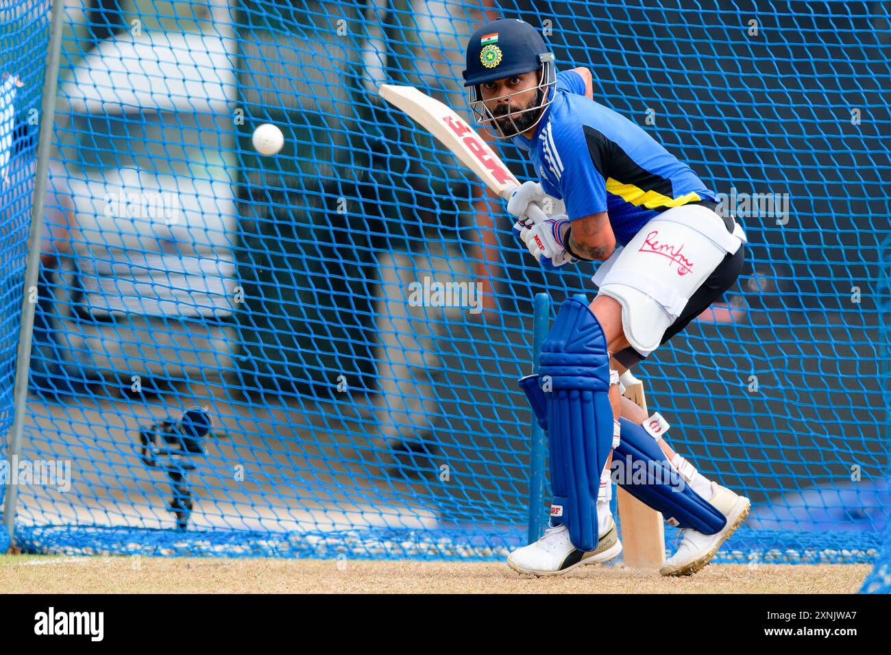 Colombo, Sri Lanka. 1 agosto 2024, Virat Kohli dell'India partecipa ad una sessione di allenamento presso il R. Premadasa International Cricket Stadium di Colombo il 1 agosto 2024, alla vigilia della prima partita internazionale di cricket di un giorno tra India e Sri Lanka. Viraj Kothalwala/Alamy Live News Foto Stock