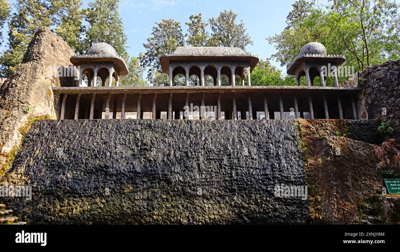 Cascata artificiale all'interno del Rock Garden, Chandigarh, India. Foto Stock