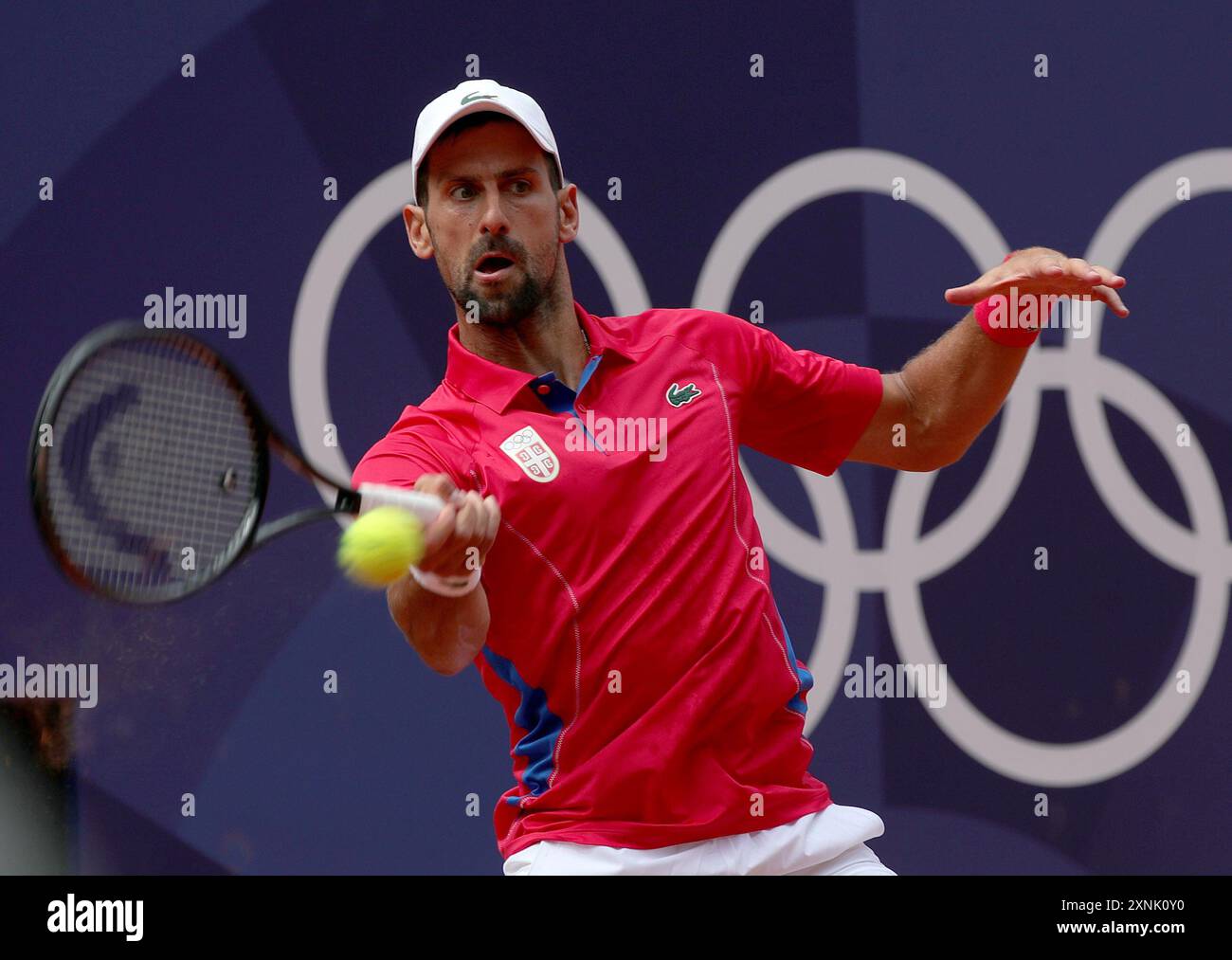 PARIGI, FRANCIA - LUGLIO 31: Novak Djokovic del Team Serbia in azione durante la partita del terzo turno maschile tra Novak Djokovic del Team Serbia e Dominik Koepfer del Team Germania il quinto giorno dei Giochi Olimpici di Parigi 2024 al Roland Garros il 31 luglio 2024 a Parigi, Francia. © diebilderwelt / Alamy Stock Foto Stock