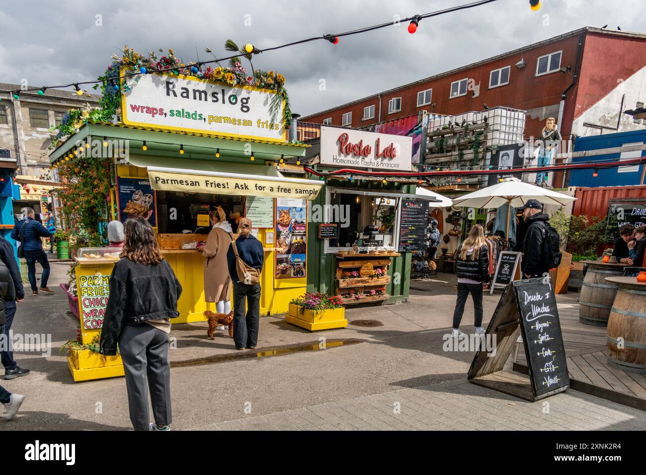 Reffen Street Food Markt, Refshaleøen Halbinsel, Kopenhagen Foto Stock