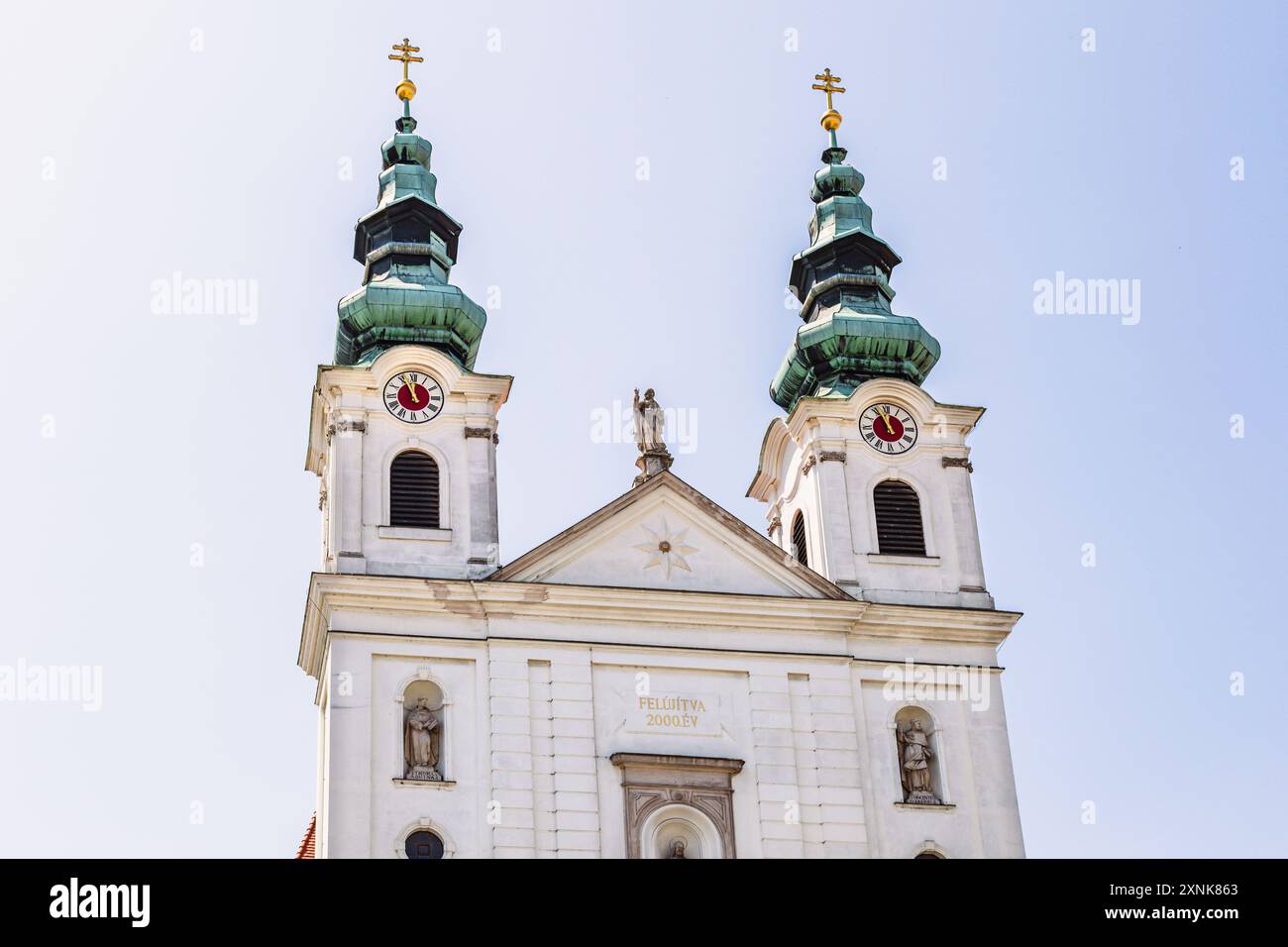 Le torri della chiesa di San Giuda Tadeo a Sopron, Ungheria Foto Stock