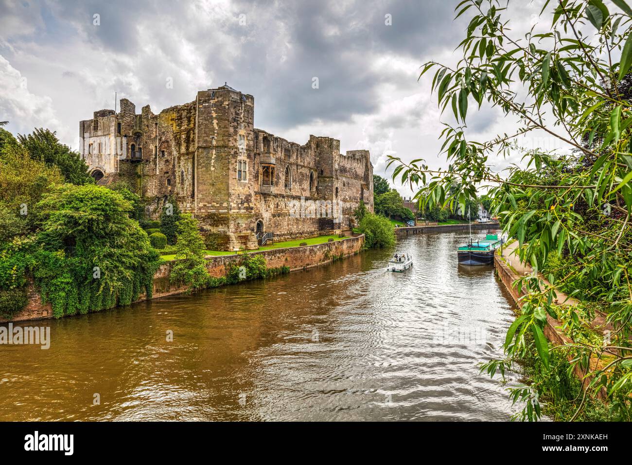 Newark Castle, River Trent, Newark Regno Unito, Newark Nottinghamshire, Newark, Regno Unito, Inghilterra, Trent, Nottinghamshire, fiume, fiumi, rovine, rovine, rovine di castelli, Foto Stock