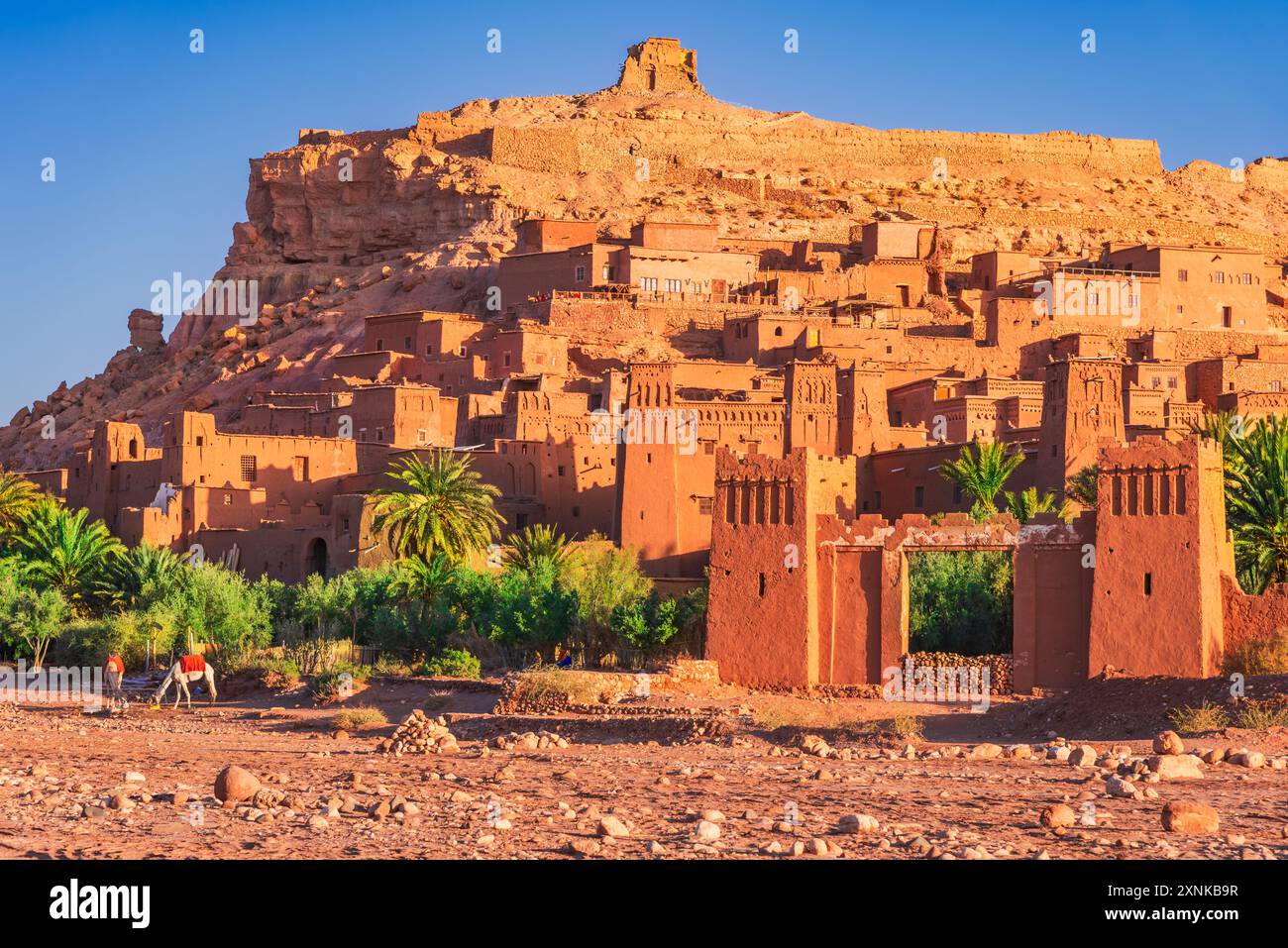 Ait-Benhaddou, Marocco. ksar e kasbah medievali, fortificazioni tradizionali in argilla nelle montagne dell'Atlante, paesaggio africano. Foto Stock