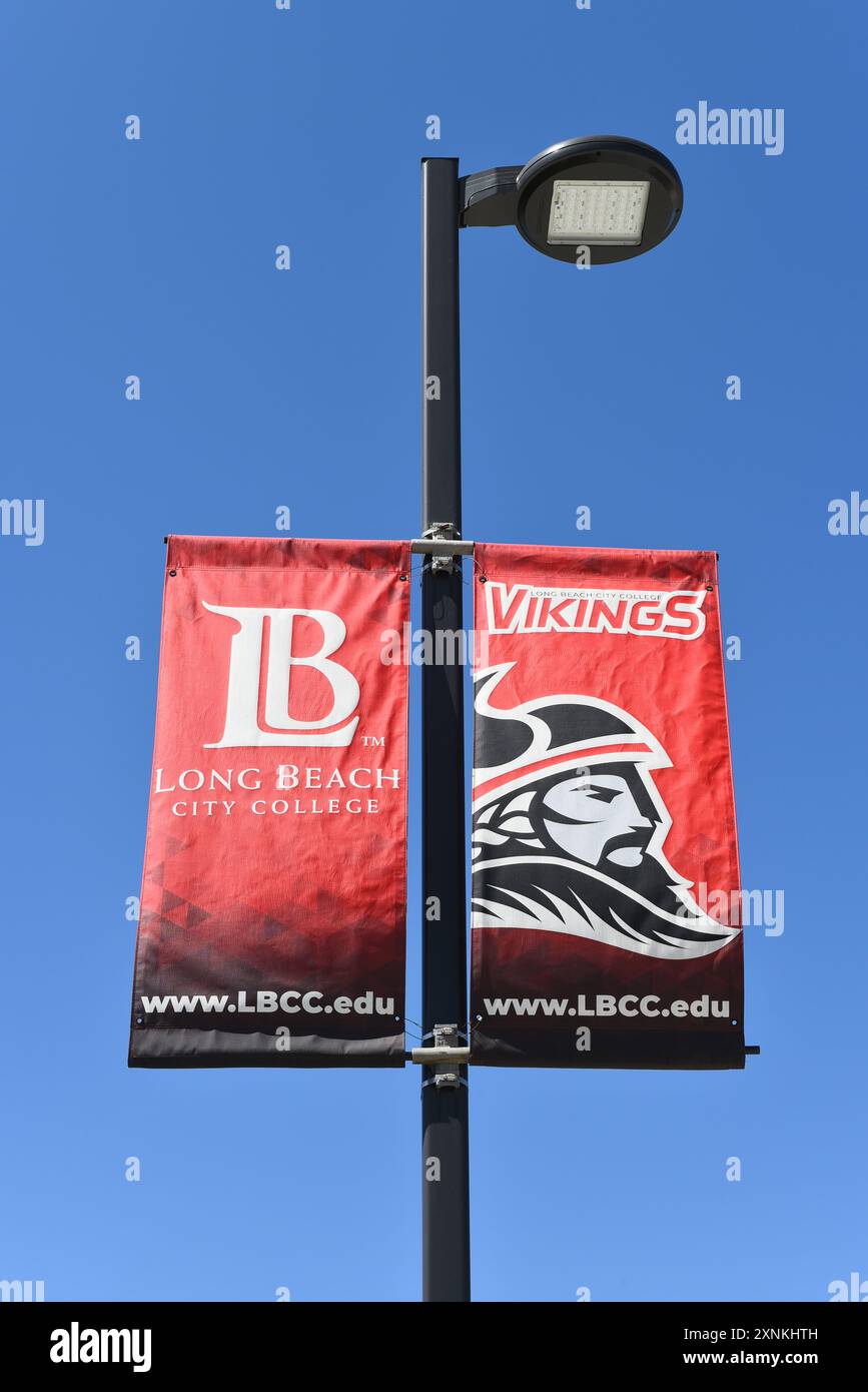 LONG BEACH, CALIFORNIA - 28 LUGLIO 2024: Striscioni al Long Beach City College, LBCC, sede dei Vikings. Foto Stock