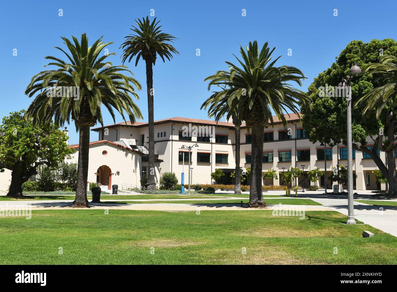 LONG BEACH, CALIFORNIA - 28 LUGLIO 2024: Edificio M presso il Long Beach City College, LBCC, Housing Business and Social Sciences. Foto Stock