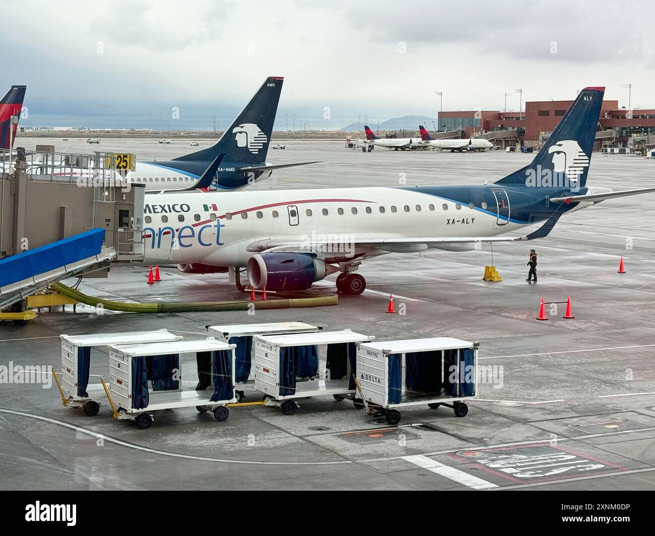 Aerei commerciali Aeromexico alle porte della SLC. Foto Stock
