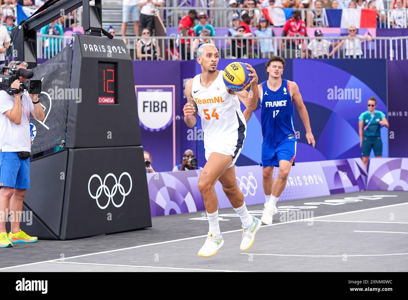 Parigi, Francia. 1 agosto 2024. PARIGI, FRANCIA - 1 AGOSTO: Degno de Jong dei Paesi Bassi durante la partita 3x3 Basketball - Olympic Games Paris 2024 tra Paesi Bassi e Francia il 6° giorno all'Esplanade Des Invalides il 1° agosto 2024 a Parigi, Francia. (Foto di Rene Nijhuis/Agenzia BSR) credito: Agenzia BSR/Alamy Live News Foto Stock