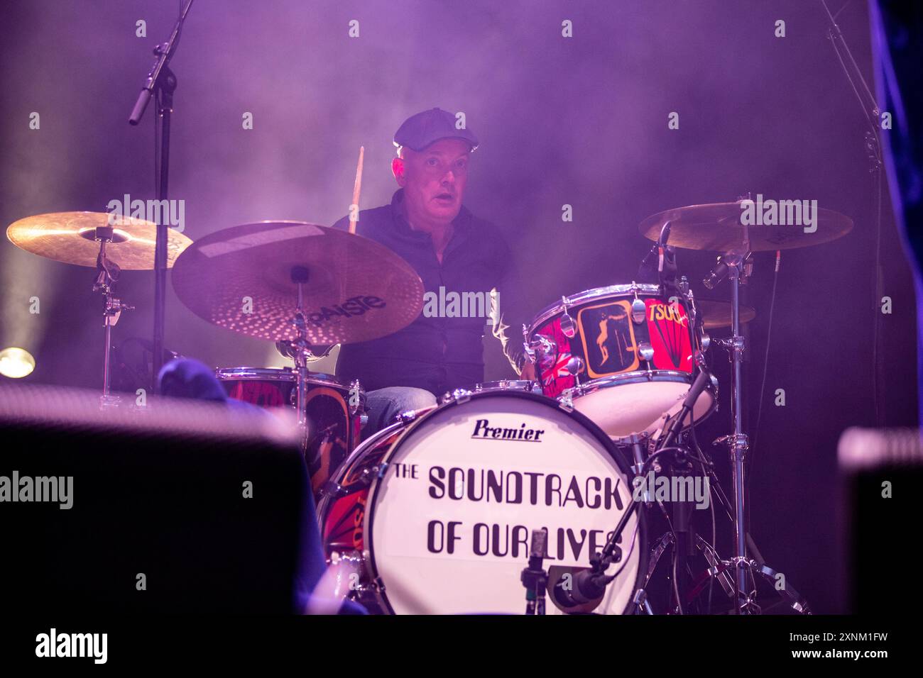 Fredrikstad, Norvegia. 25 luglio 2024. La rock band svedese The Soundtrack of Our Lives esegue un concerto dal vivo durante il festival musicale norvegese Maanefestivalen 2024 a Fredrikstad. Qui il batterista Fredrik Sandsten viene visto dal vivo sul palco. Foto Stock